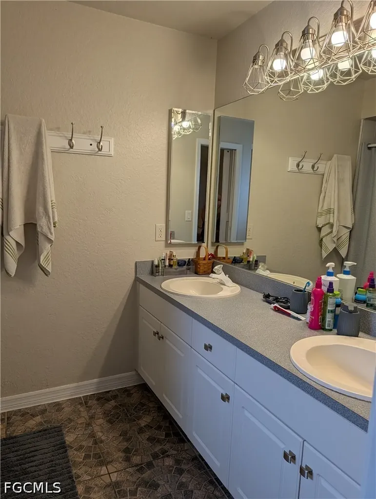 827 NE 17th Street Cape Coral FL 33909