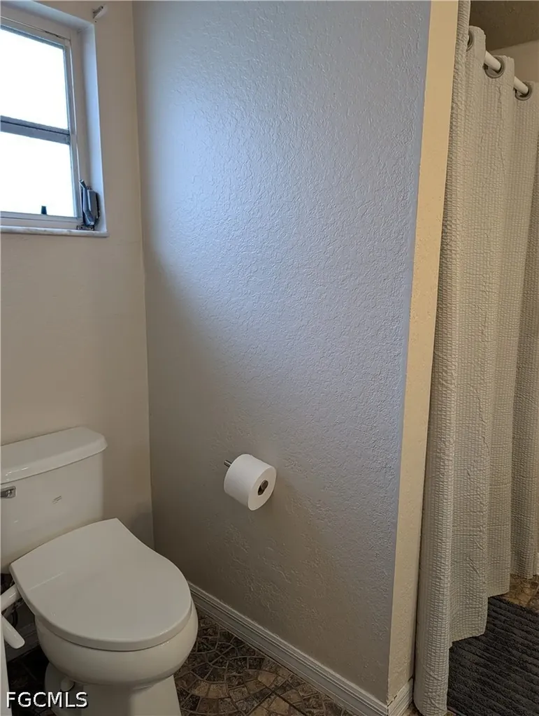 827 NE 17th Street Cape Coral FL 33909