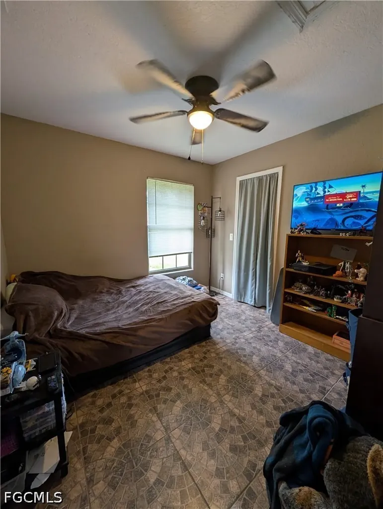827 NE 17th Street Cape Coral FL 33909