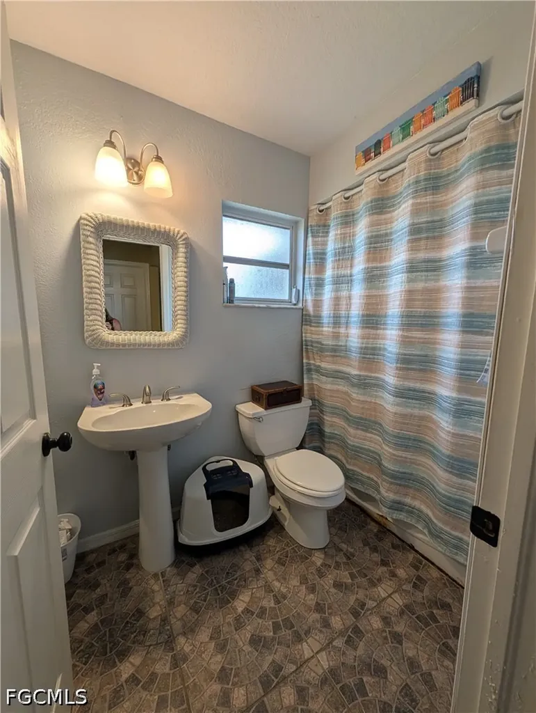 827 NE 17th Street Cape Coral FL 33909