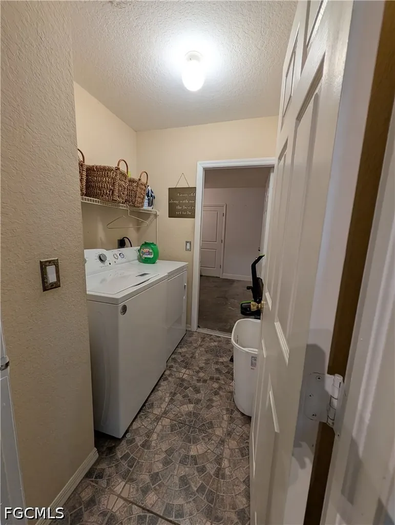 827 NE 17th Street Cape Coral FL 33909