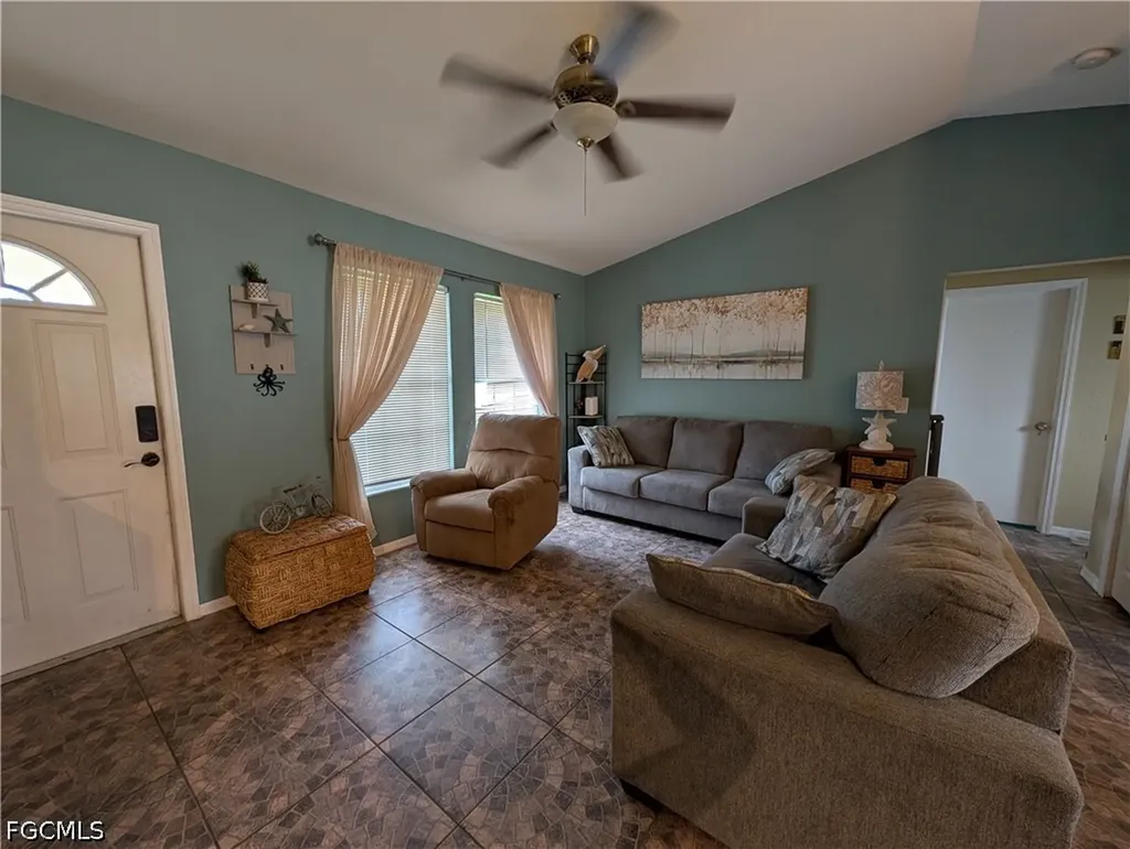 827 NE 17th Street Cape Coral FL 33909