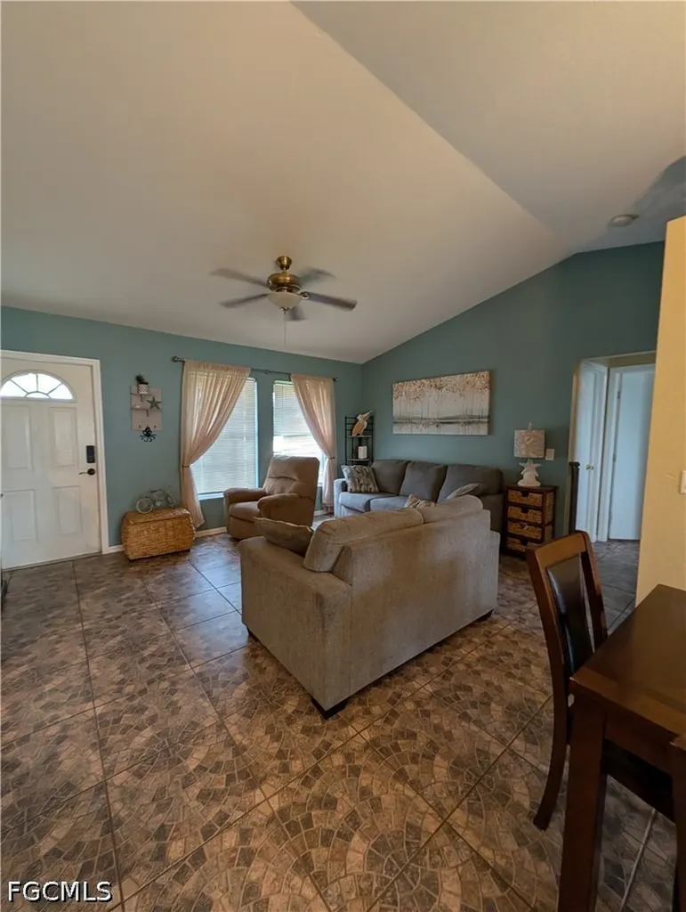 827 NE 17th Street Cape Coral FL 33909