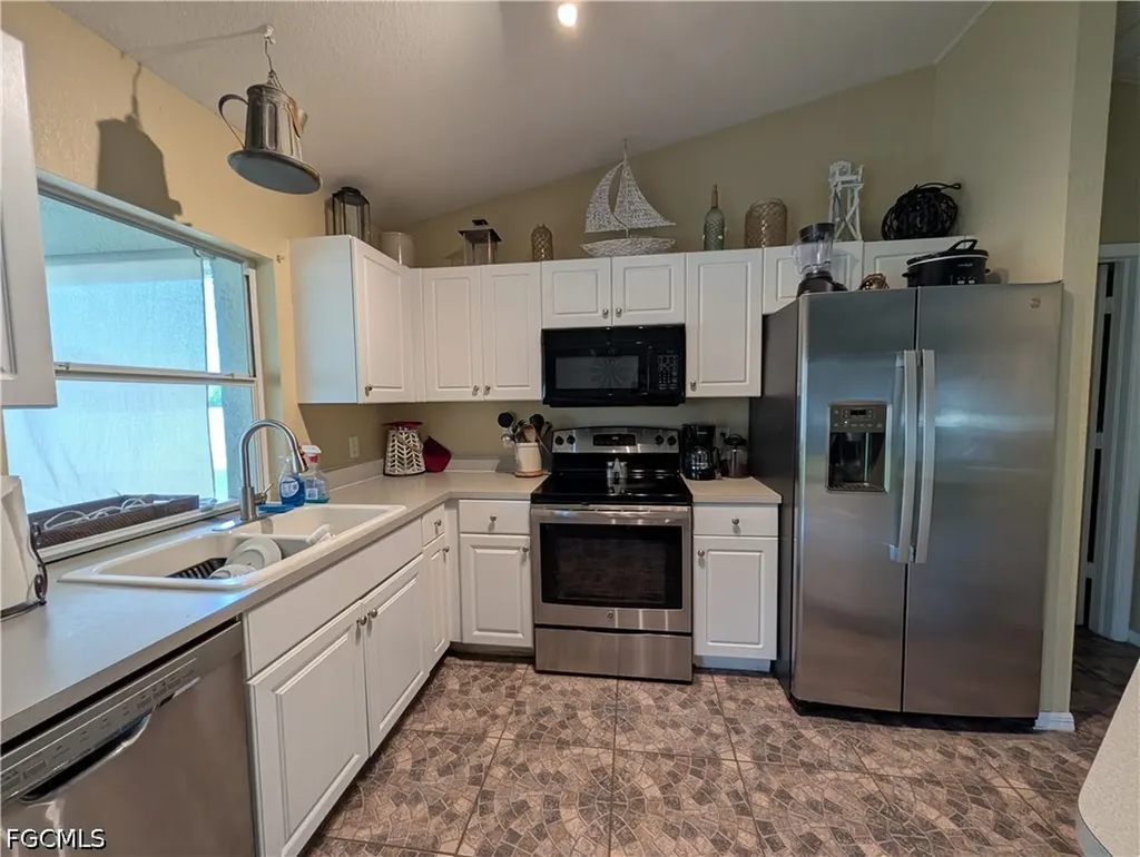 827 NE 17th Street Cape Coral FL 33909