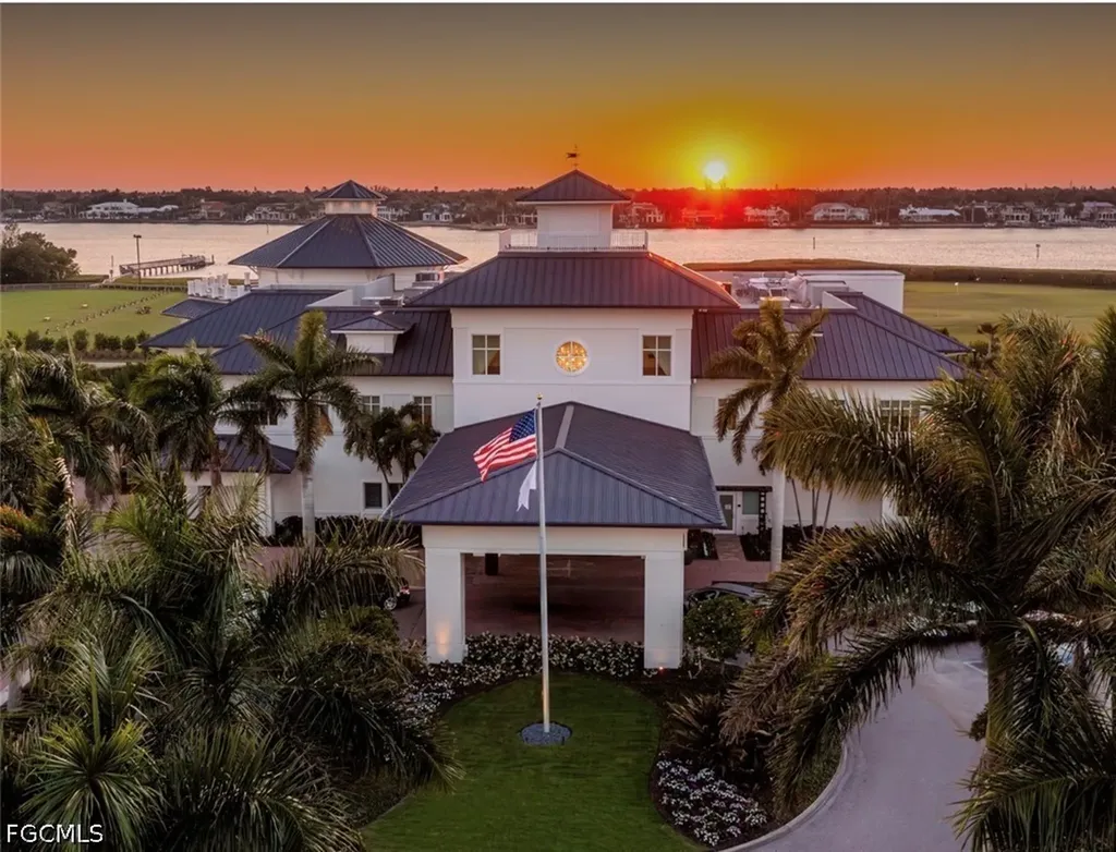 4700 Yacht Harbor Drive Naples FL 34112