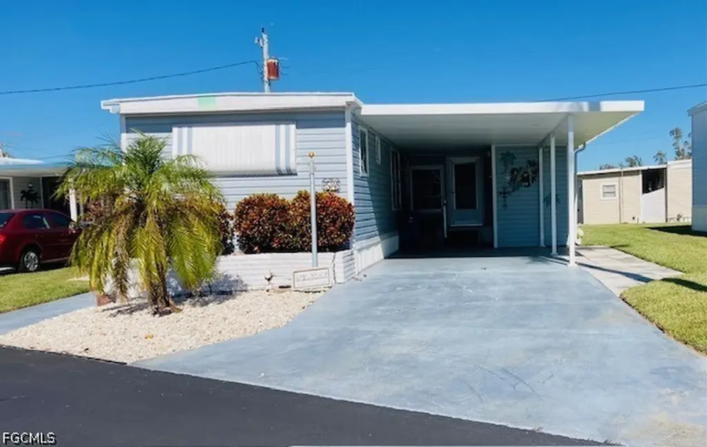 54 Channel Lane Fort Myers FL 33905