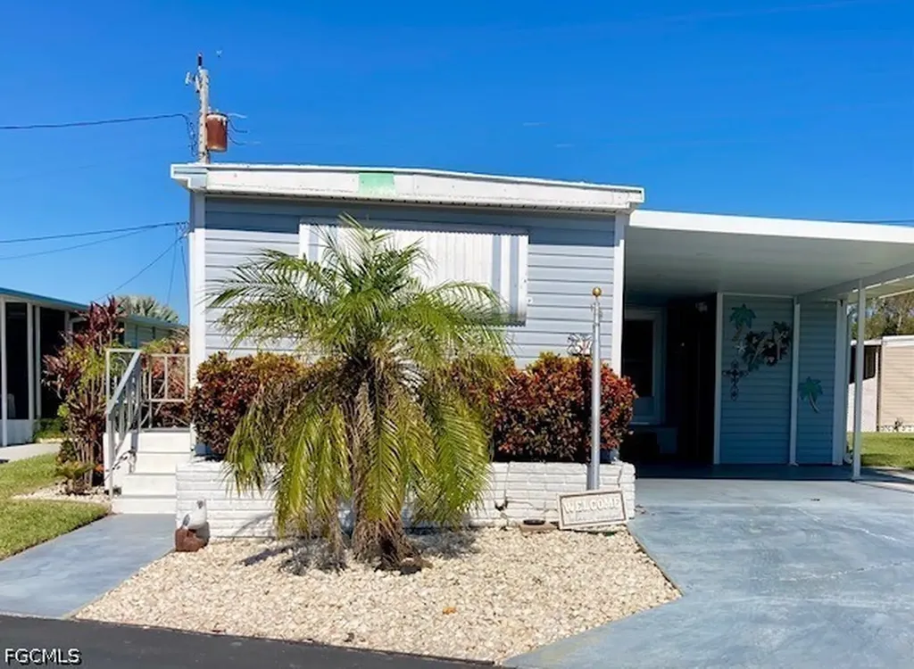 54 Channel Lane Fort Myers FL 33905