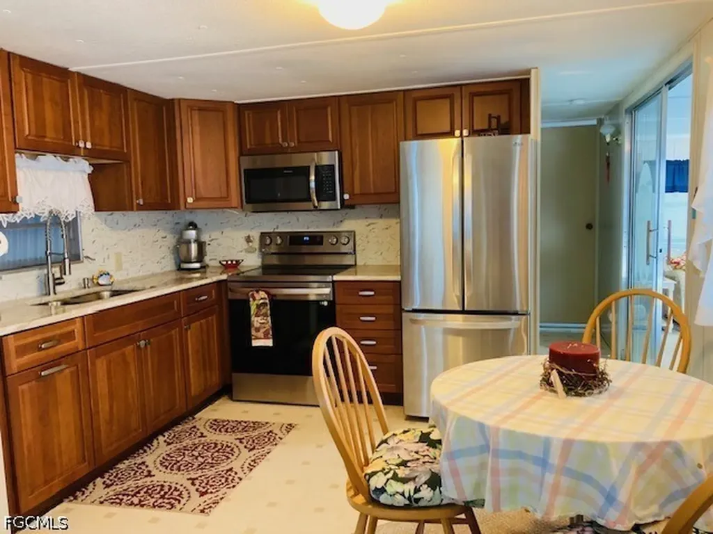 54 Channel Lane Fort Myers FL 33905