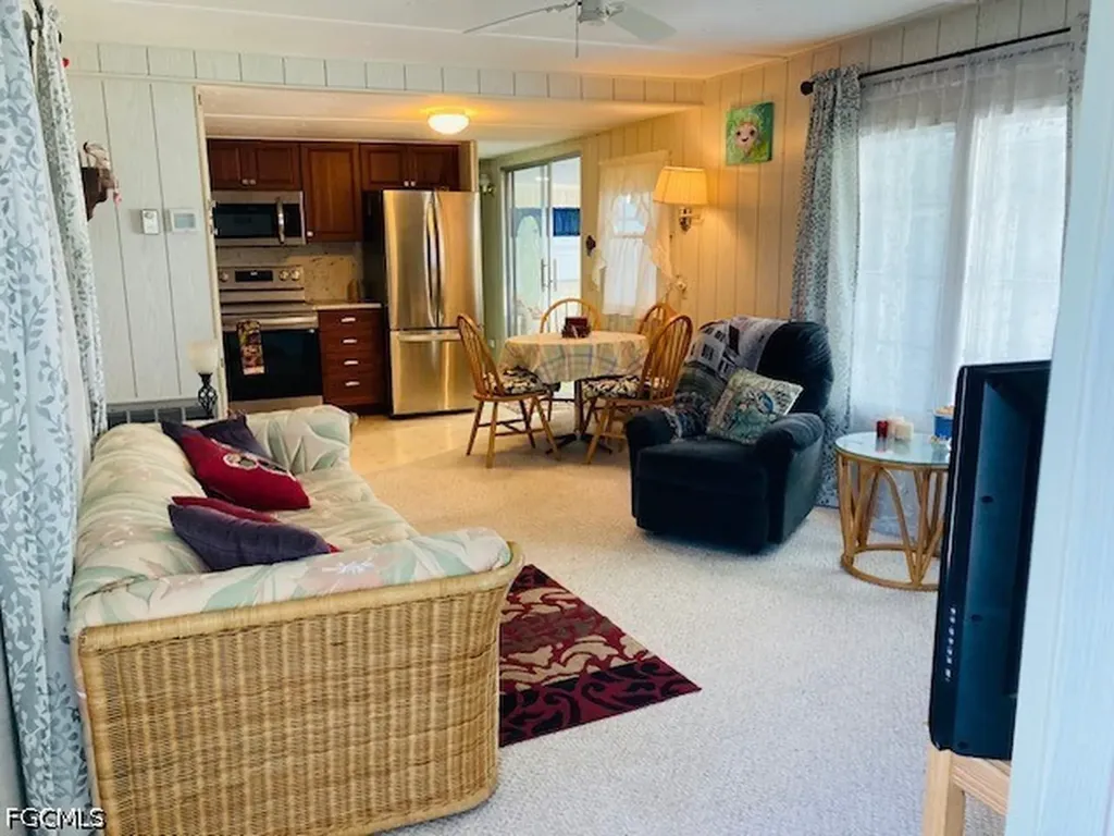 54 Channel Lane Fort Myers FL 33905