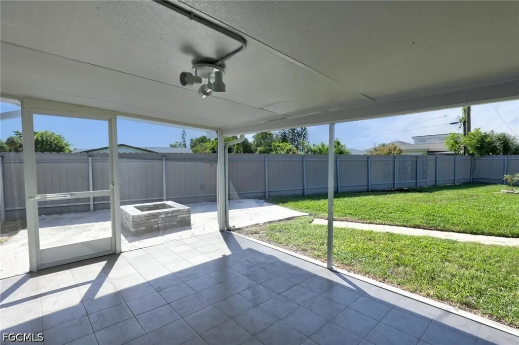 404 El Dorado Parkway E Cape Coral FL 33904