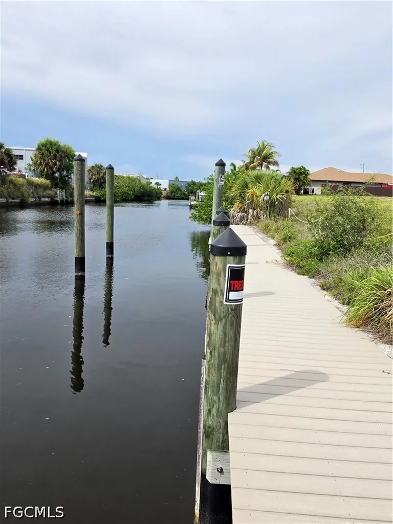 1102 SE 13th Avenue Cape Coral FL 33990