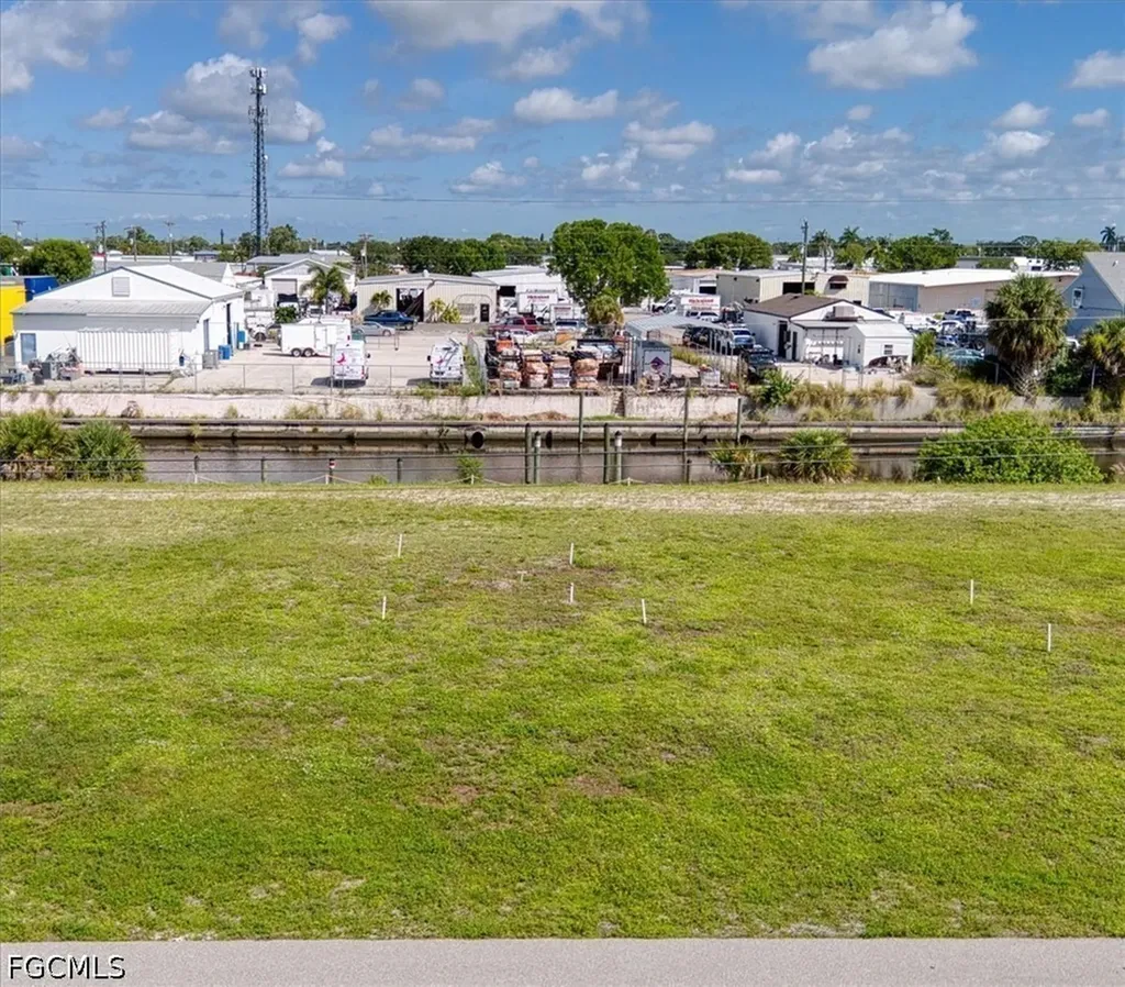 1102 SE 13th Avenue Cape Coral FL 33990