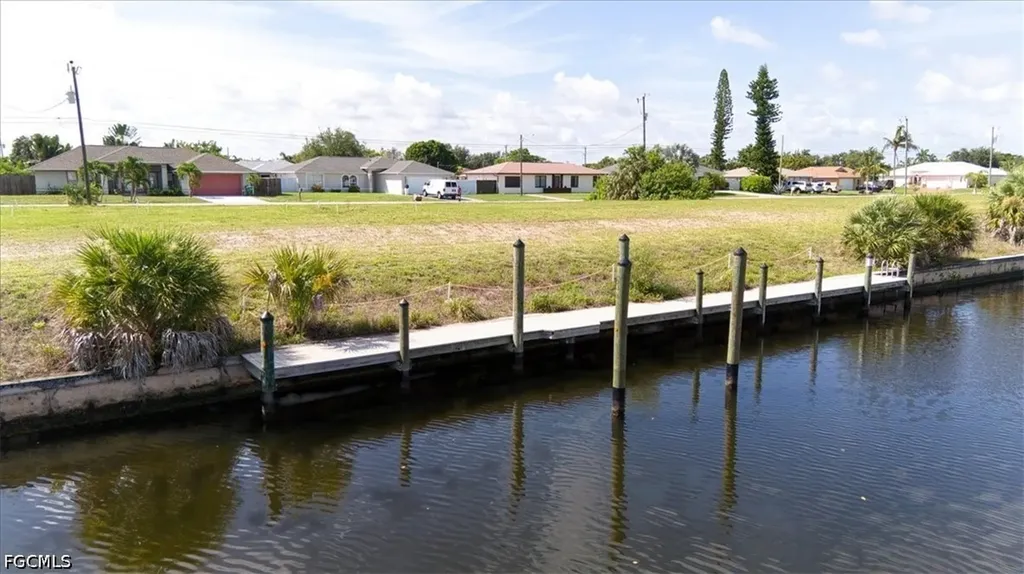 1102 SE 13th Avenue Cape Coral FL 33990