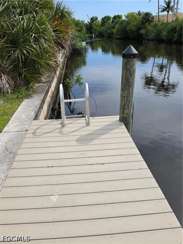 1102 SE 13th Avenue Cape Coral FL 33990