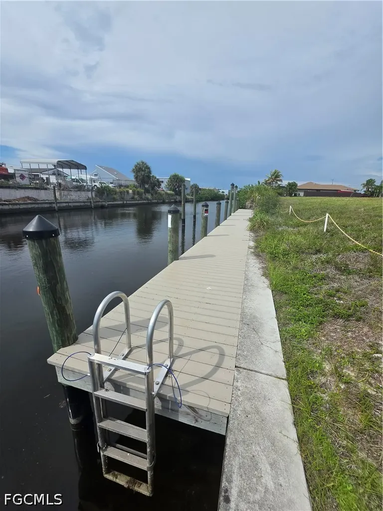 1102 SE 13th Avenue Cape Coral FL 33990