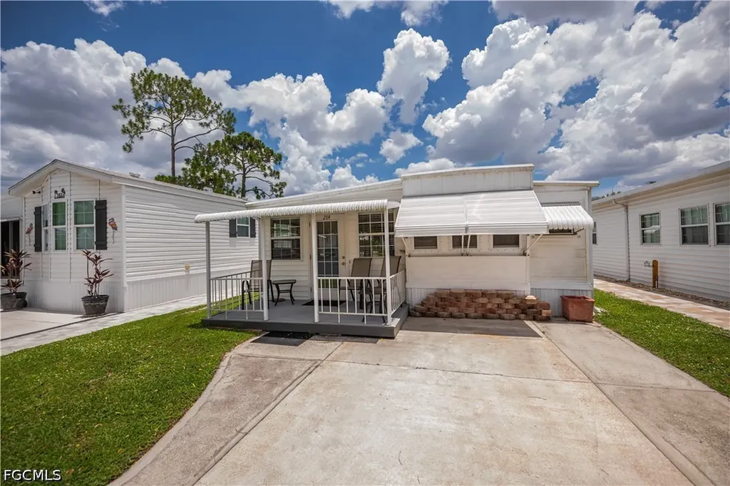 284 Blue Spring Terrace North Fort Myers FL 33903