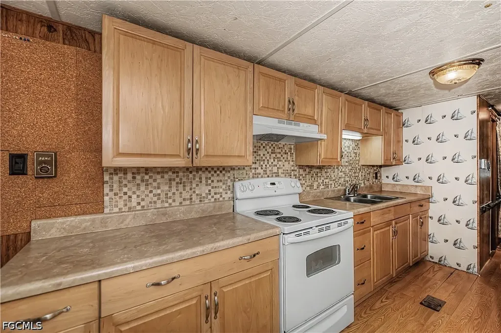 284 Blue Spring Terrace North Fort Myers FL 33903
