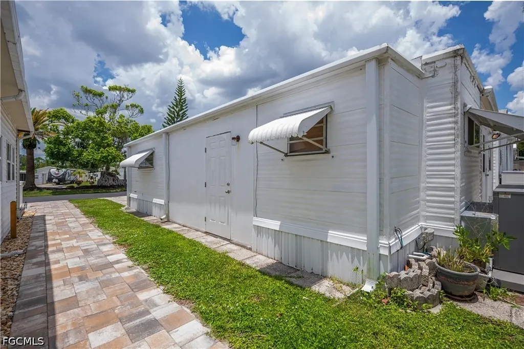 284 Blue Spring Terrace North Fort Myers FL 33903