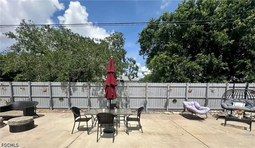 1495 Cranville R Square Fort Myers FL 33919