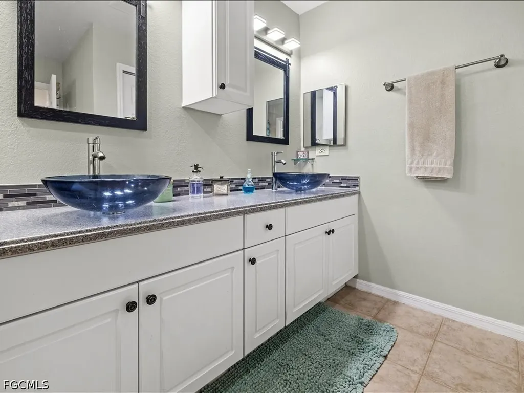 1209 NW 25th Place Cape Coral FL 33993