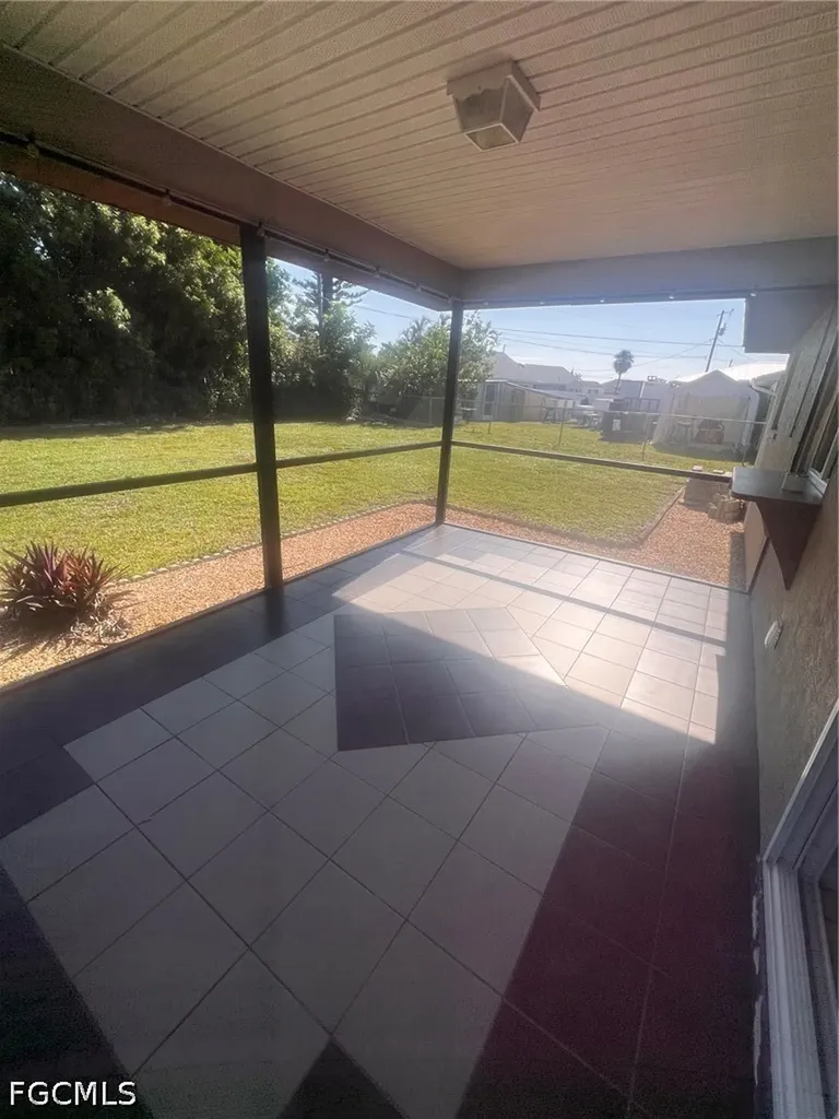1015 SE 25th Terrace Cape Coral FL 33904
