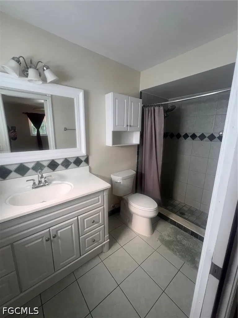 1015 SE 25th Terrace Cape Coral FL 33904