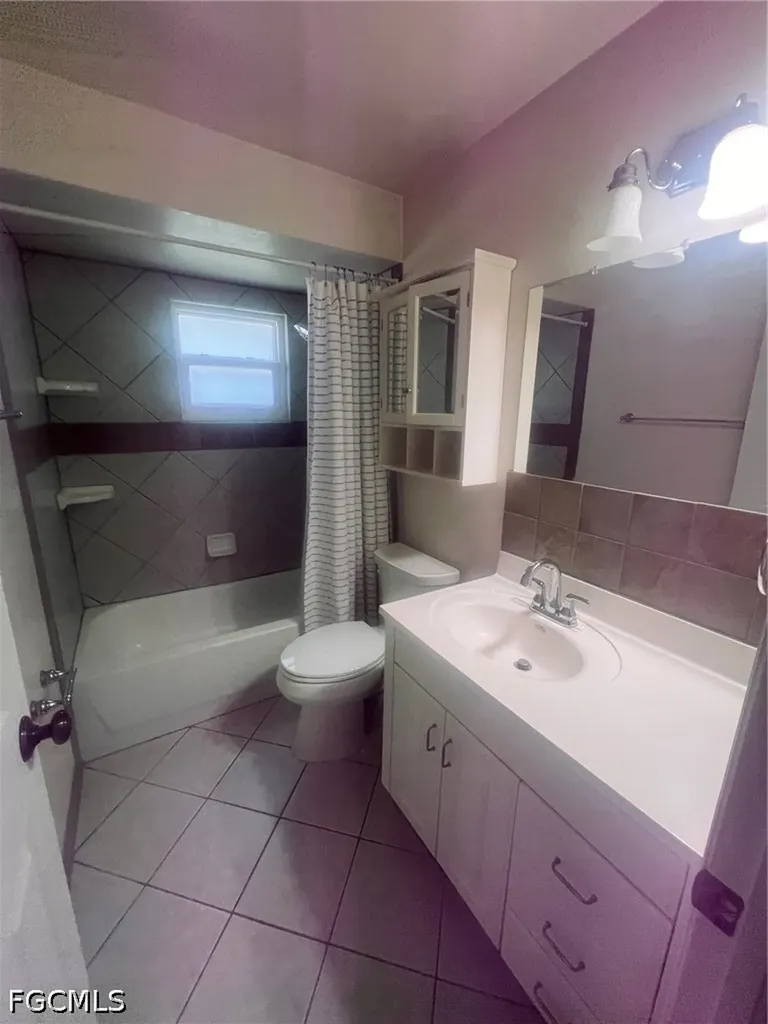 1015 SE 25th Terrace Cape Coral FL 33904