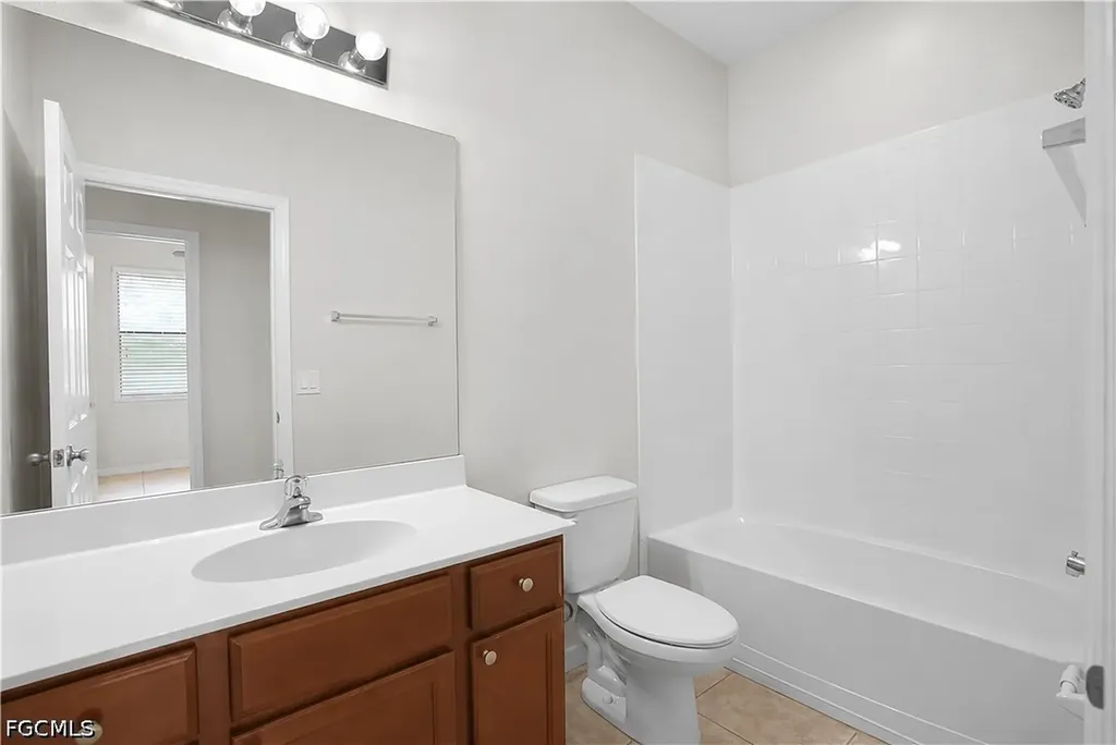 820 SW 9th Avenue Cape Coral FL 33991