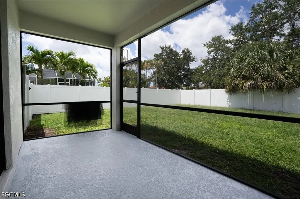 820 SW 9th Avenue Cape Coral FL 33991