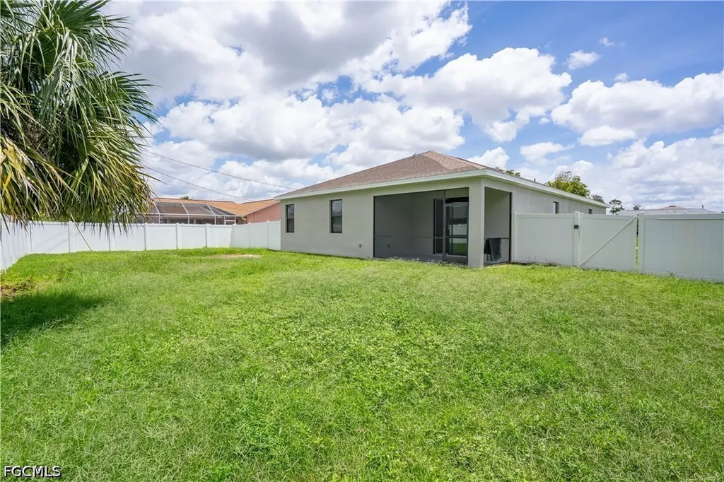 820 SW 9th Avenue Cape Coral FL 33991