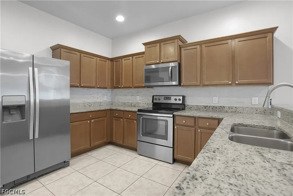 820 SW 9th Avenue Cape Coral FL 33991