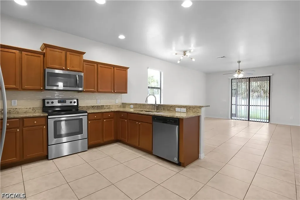 820 SW 9th Avenue Cape Coral FL 33991
