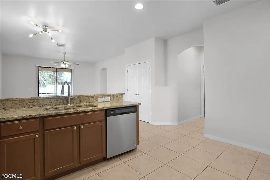 820 SW 9th Avenue Cape Coral FL 33991
