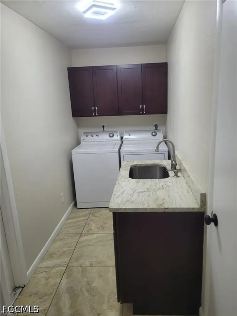1124 SE 4th Street Cape Coral FL 33990