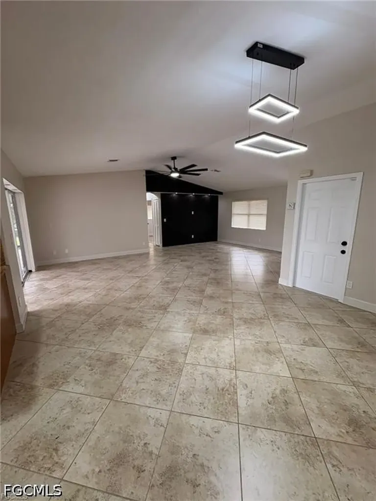 1124 SE 4th Street Cape Coral FL 33990