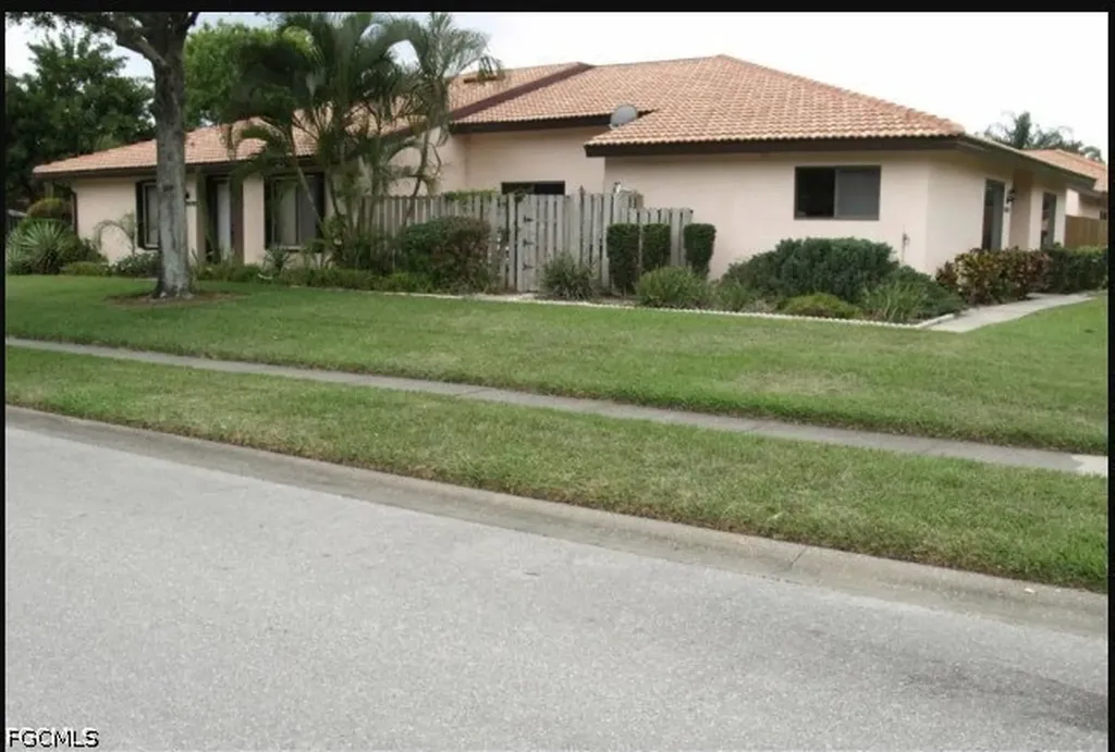 1426 Park Shore Circle Fort Myers FL 33901