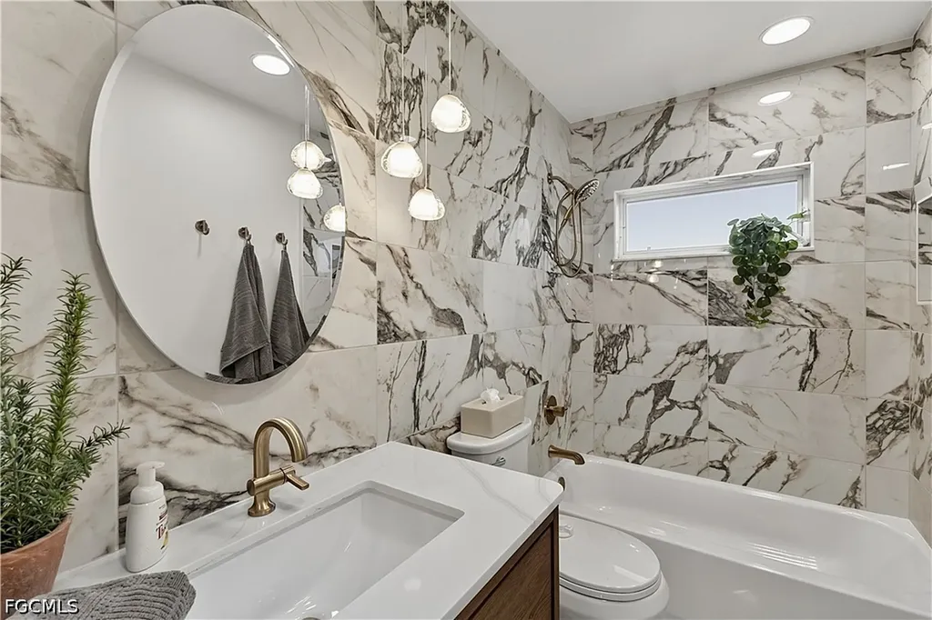 17 SE 15th Avenue Cape Coral FL 33990