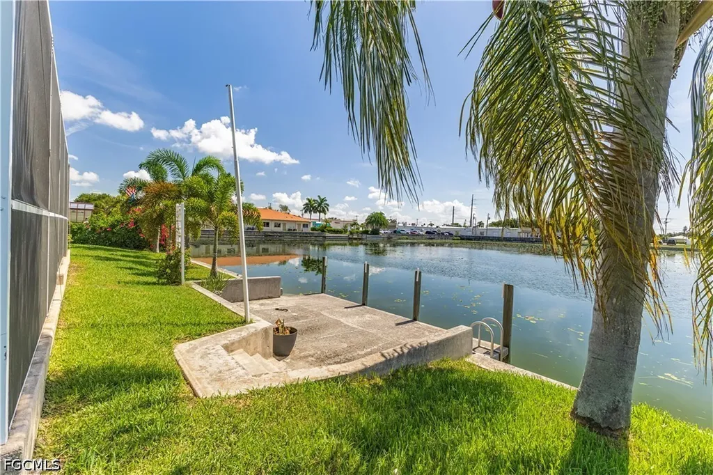 17 SE 15th Avenue Cape Coral FL 33990