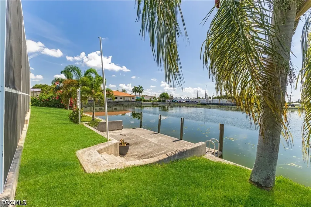 17 SE 15th Avenue Cape Coral FL 33990