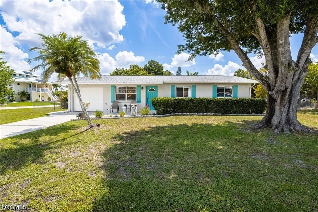 Fort Myers FL, 2138 Dominica Avenue