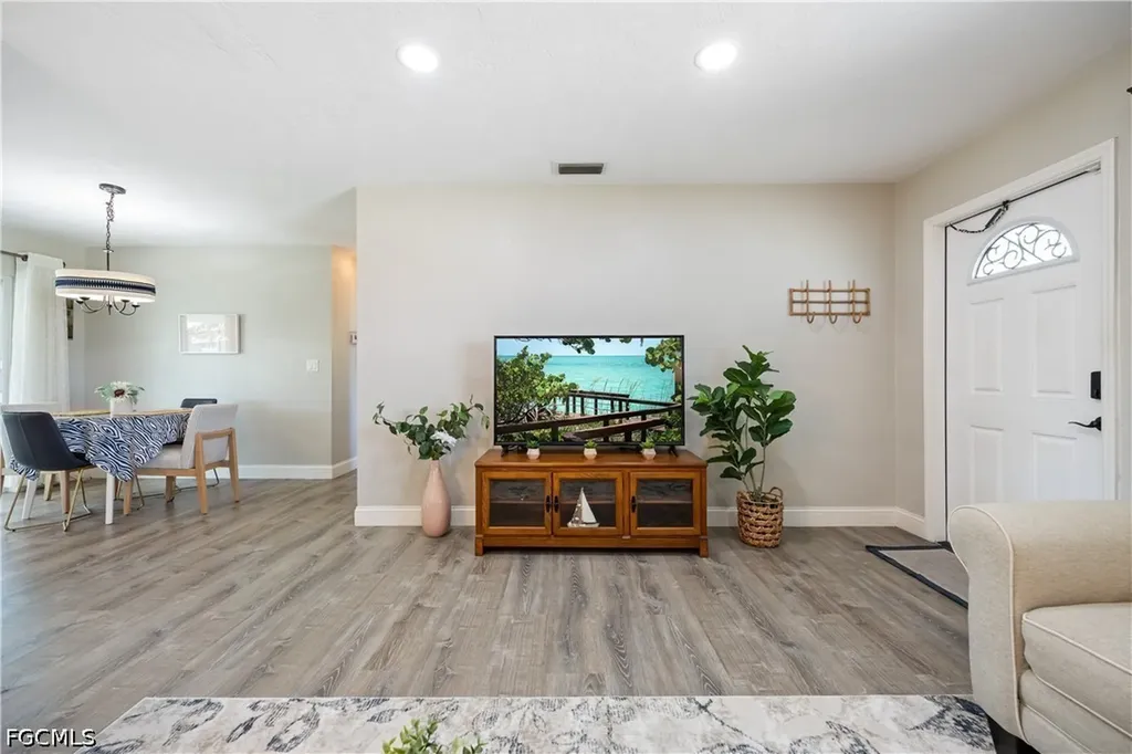 2138 Dominica Avenue Fort Myers FL 33905