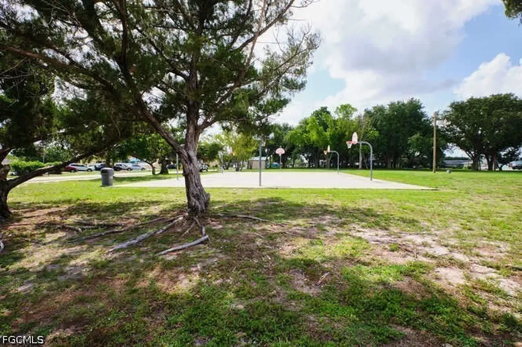 4104 SE 12th Place Cape Coral FL 33904