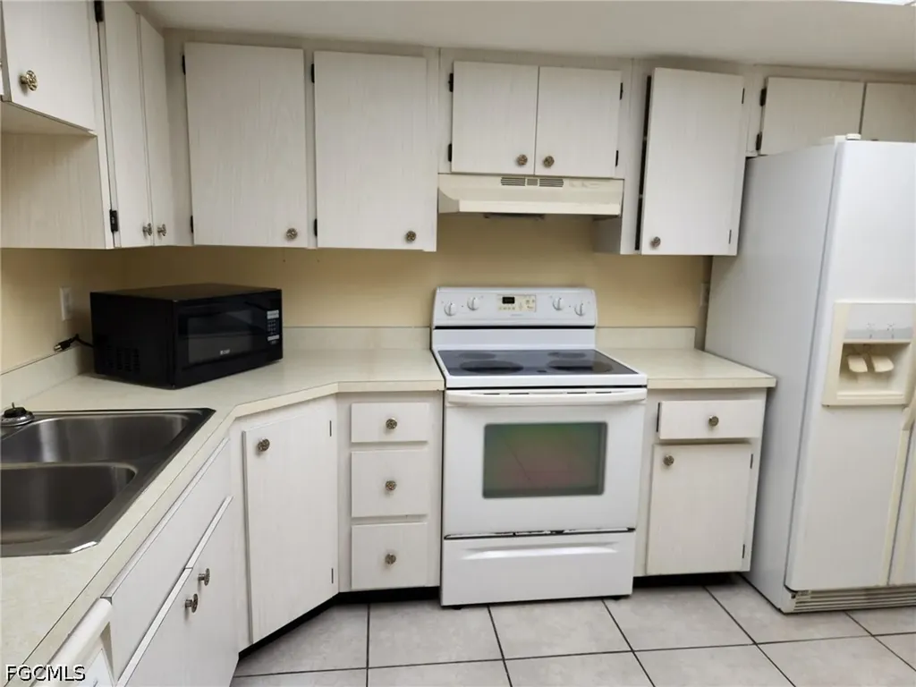 4104 SE 12th Place Cape Coral FL 33904