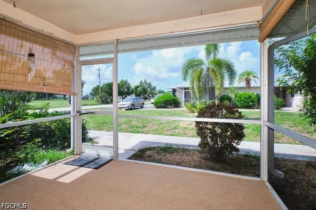 4104 SE 12th Place Cape Coral FL 33904