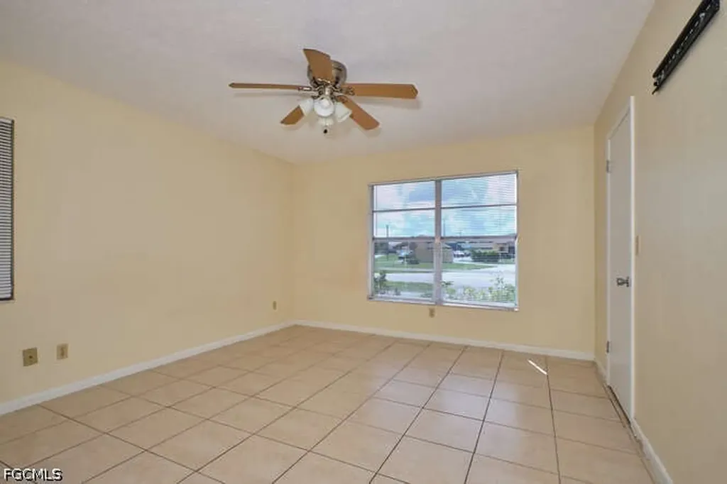 4104 SE 12th Place Cape Coral FL 33904
