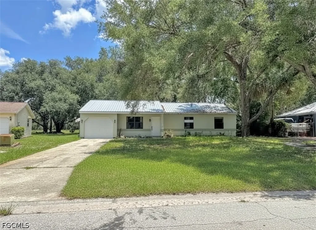 4005 E Sunflower Circle Labelle FL 33935