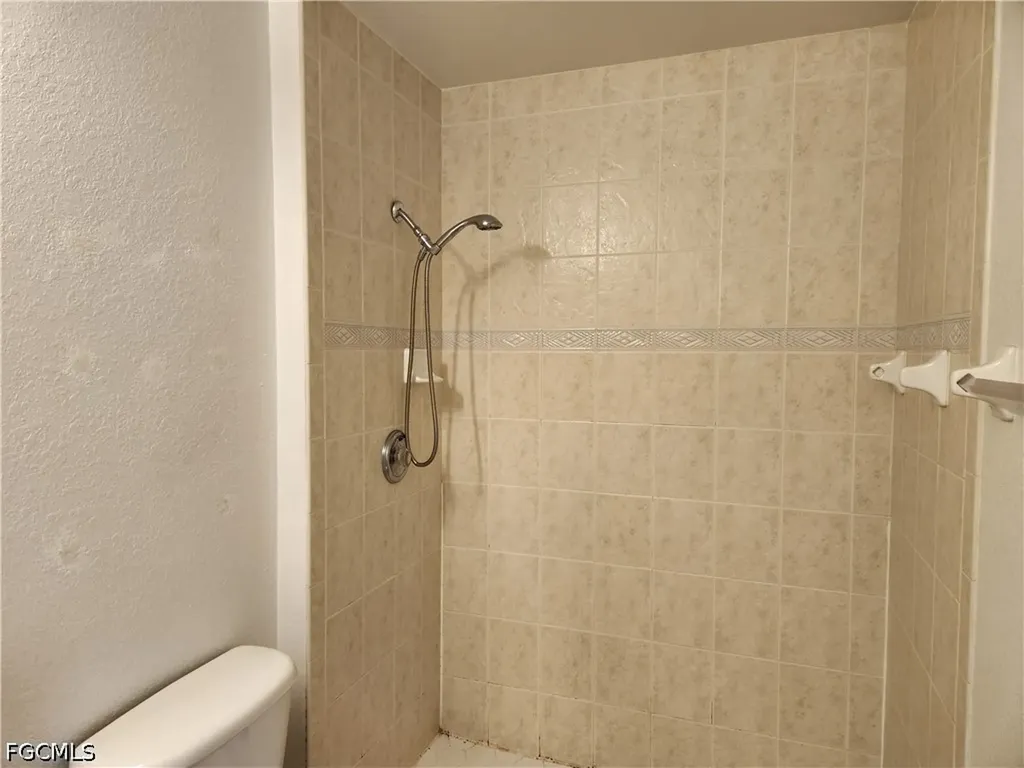 1305 SE 8th Avenue Cape Coral FL 33990