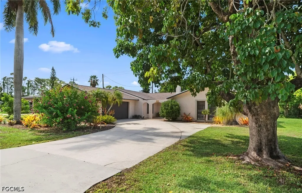2456 Chandler Avenue Fort Myers FL 33907