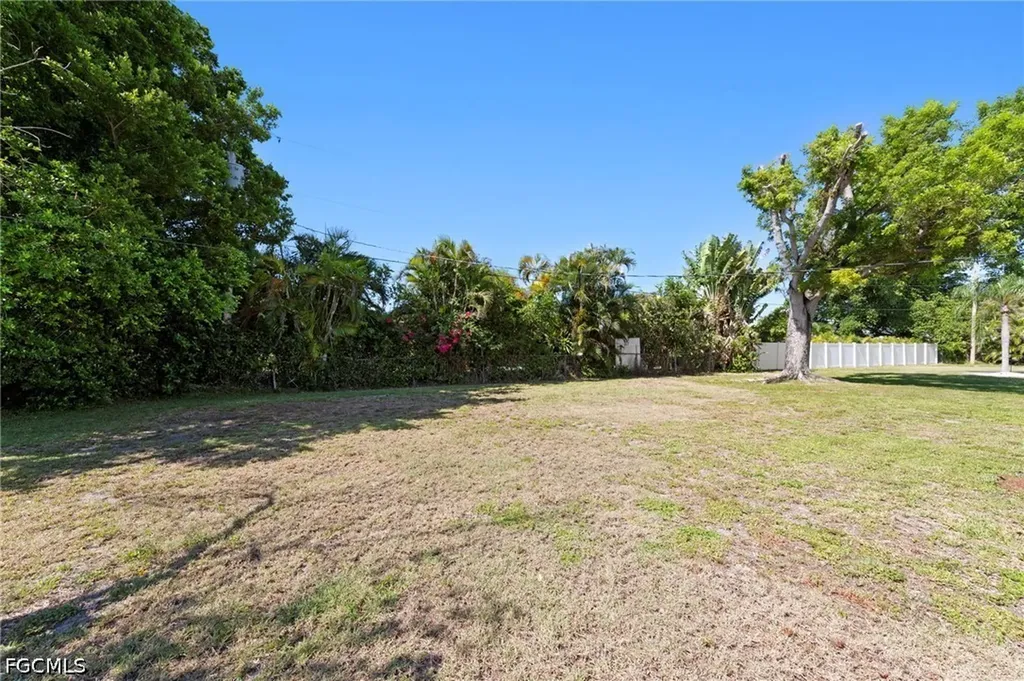 1758 Bikini Court Cape Coral FL 33904