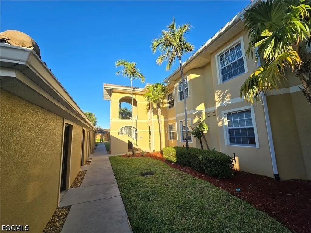 1101 Winding Pines Circle Cape Coral FL 33909